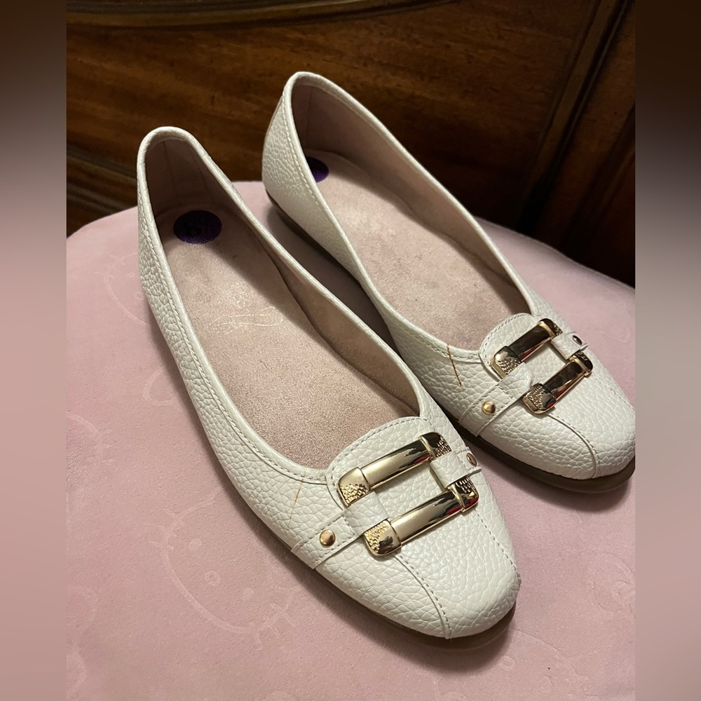 Aerosoles Ivory Cream Gold Buckle Comfort Flats 8.5